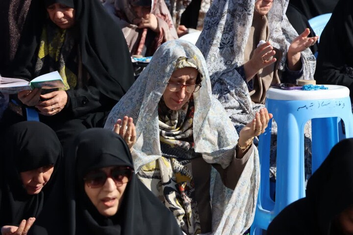 تصاویر/ نماز طلب باران به امامت حجت الاسلام و المسلمین مرتضی مطیعی در مصلی بزرگ شهرستان سمنان