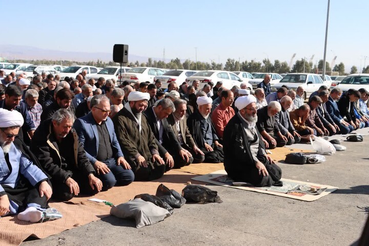 تصاویر/ نماز طلب باران به امامت حجت الاسلام و المسلمین مرتضی مطیعی در مصلی بزرگ شهرستان سمنان