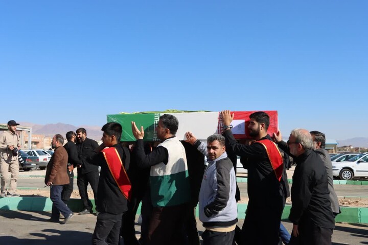 تصاویر/ مصلی بزرگ سمنان شاهد حضور پیکر مطهر شهید گمنام در مراسم باشکوه نماز جمعه بود