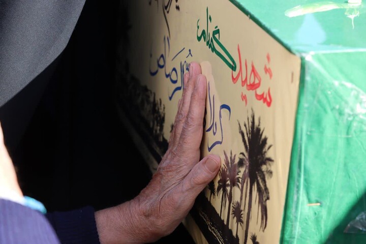 تصاویر/ مصلی بزرگ سمنان شاهد حضور پیکر مطهر شهید گمنام در مراسم باشکوه نماز جمعه بود