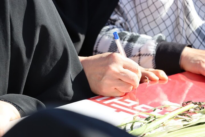 تصاویر/ مصلی بزرگ سمنان شاهد حضور پیکر مطهر شهید گمنام در مراسم باشکوه نماز جمعه بود