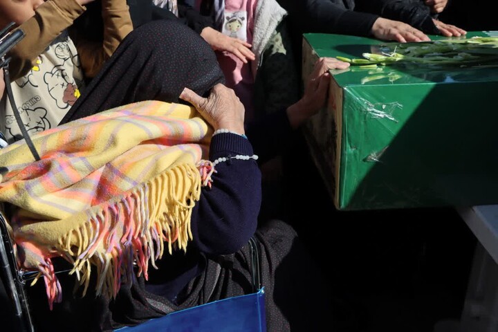 تصاویر/ مصلی بزرگ سمنان شاهد حضور پیکر مطهر شهید گمنام در مراسم باشکوه نماز جمعه بود