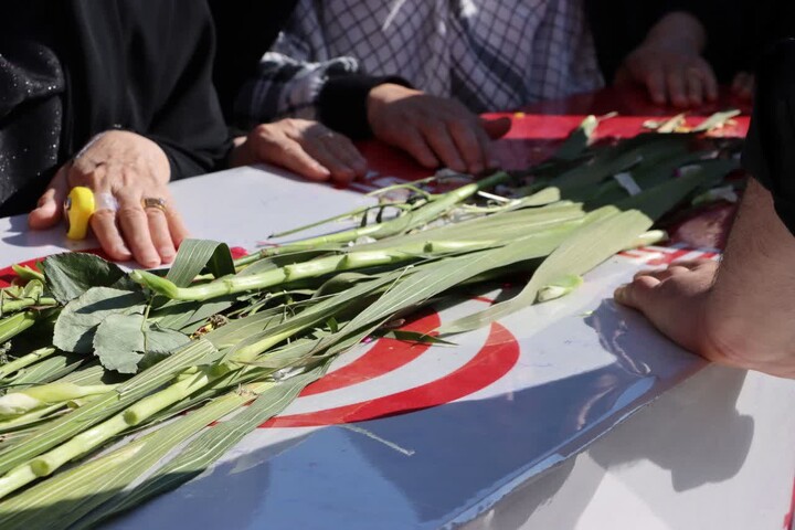 تصاویر/ مصلی بزرگ سمنان شاهد حضور پیکر مطهر شهید گمنام در مراسم باشکوه نماز جمعه بود