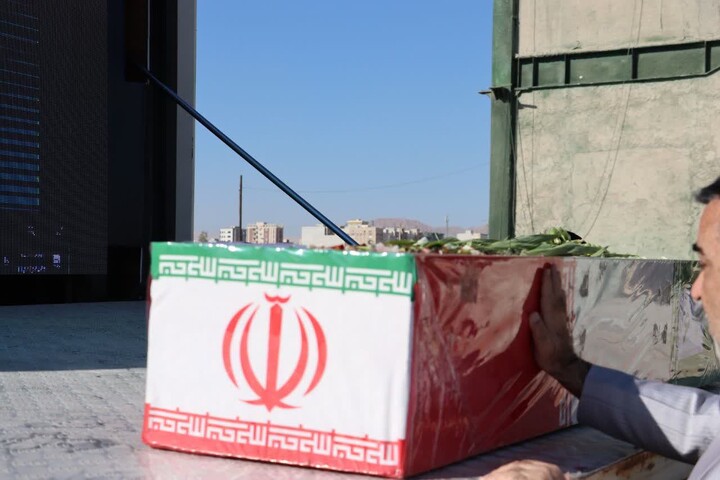 تصاویر/ مصلی بزرگ سمنان شاهد حضور پیکر مطهر شهید گمنام در مراسم باشکوه نماز جمعه بود