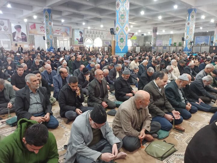 تصاویر/ نماز عبادی سیاسی نمازجمعه کاشان