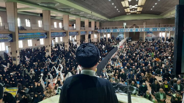 تصاویر/اقامه نماز عبادی سیاسی جمعه در خمین