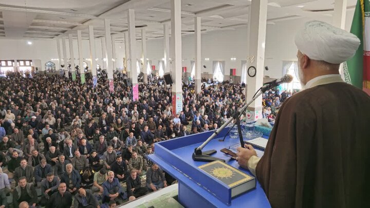 تصاویر/اقامه نماز عبادی سیاسی جمعه در ساوه