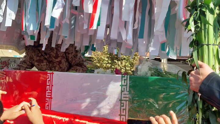 تصاویر/حضور پرشور مردم دورود برای استقبال از یکی از شهدای گمنام دفاع مقدس