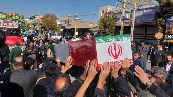 تصاویر/حضور پرشور مردم دورود برای استقبال از یکی از شهدای گمنام دفاع مقدس