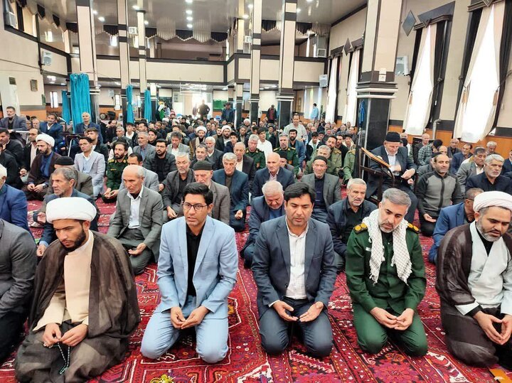 تصاویر/ نماز جمعه امروز شهرستان چهاربرج