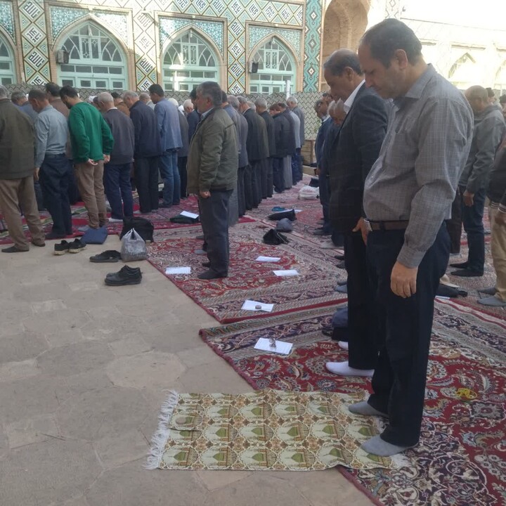 اقامه نماز طلب باران به امامت امام جمعه سبزوار