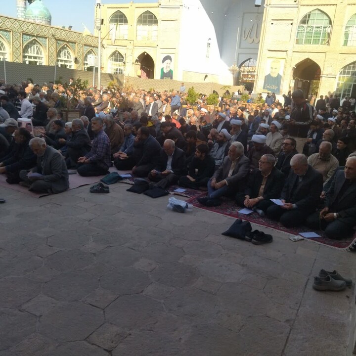 اقامه نماز طلب باران به امامت امام جمعه سبزوار