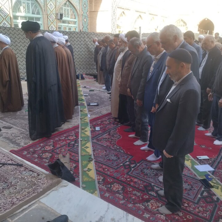 اقامه نماز طلب باران به امامت امام جمعه سبزوار