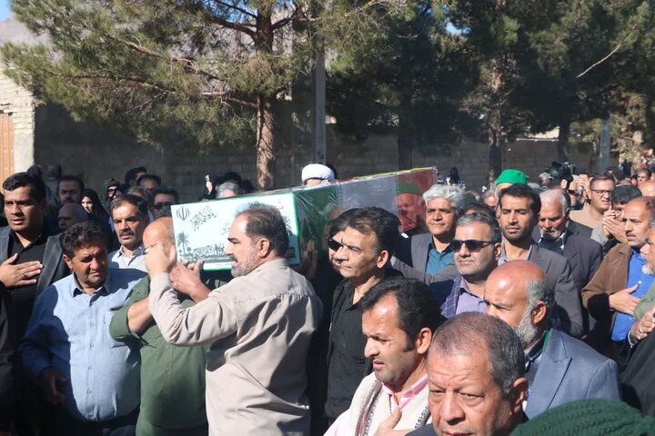 تصاویر/ تشییع پیکر پاک و مطهر شهید گمنام در شهر خرانق اردکان