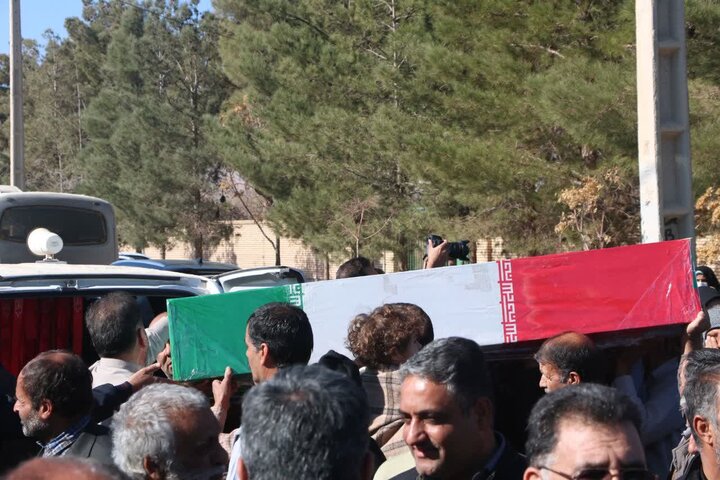 تصاویر/ تشییع پیکر پاک و مطهر شهید گمنام در شهر خرانق اردکان