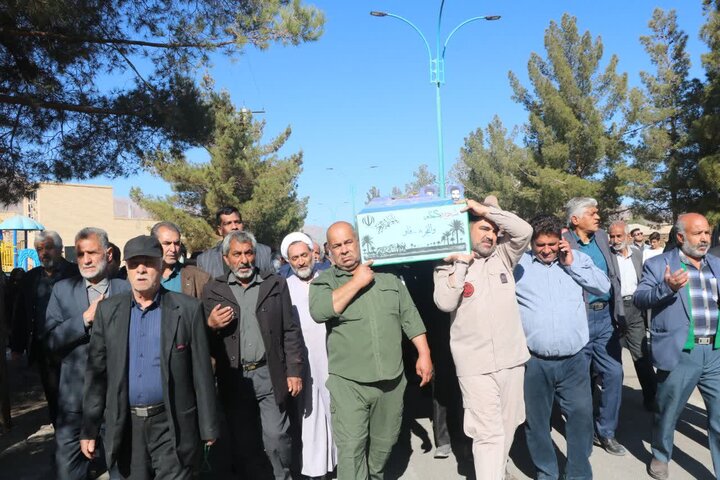 تصاویر/ تشییع پیکر پاک و مطهر شهید گمنام در شهر خرانق اردکان