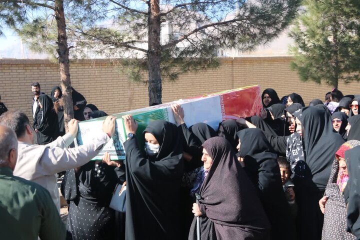 تصاویر/ تشییع پیکر پاک و مطهر شهید گمنام در شهر خرانق اردکان