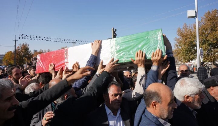 تصاویر/ حضور مردم الیگودرز در تشییع و بدرقه شهدای گمنام در شهرستان