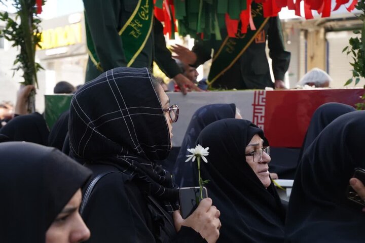 تصاویر/ حضور مردم الیگودرز در تشییع و بدرقه شهدای گمنام در شهرستان