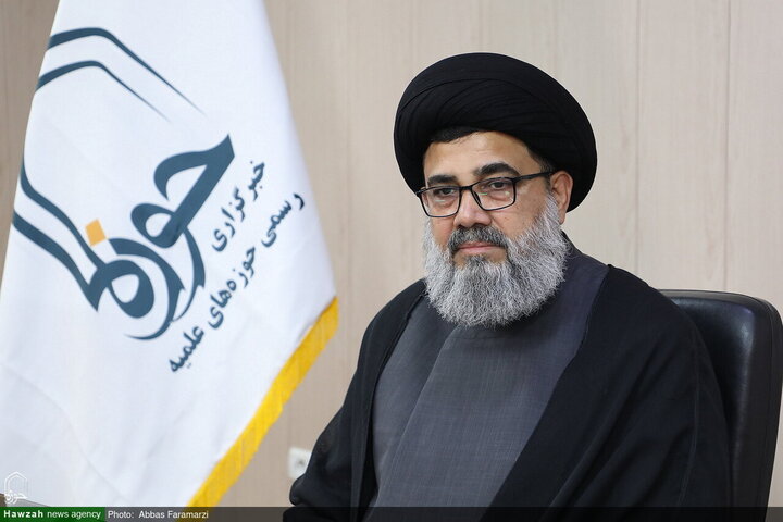 Photos/Agence de presse Hawzah, accueillant le vice-président du Conseil d'unité musulmane du Pakistan lors de sa visite.