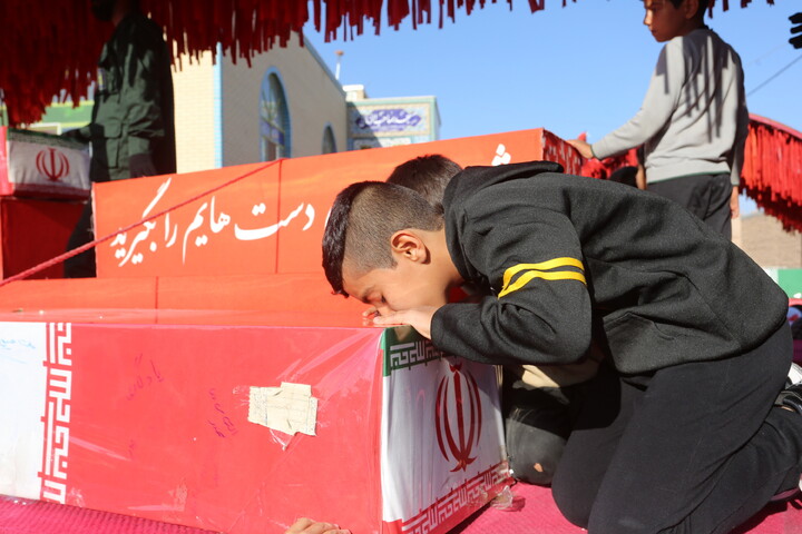 تصاویر/ آیین استقبال مردم شهر هرند از کاروان اهالی بهشت