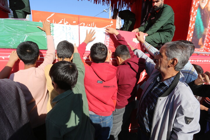 تصاویر/ آیین استقبال مردم شهر هرند از کاروان اهالی بهشت