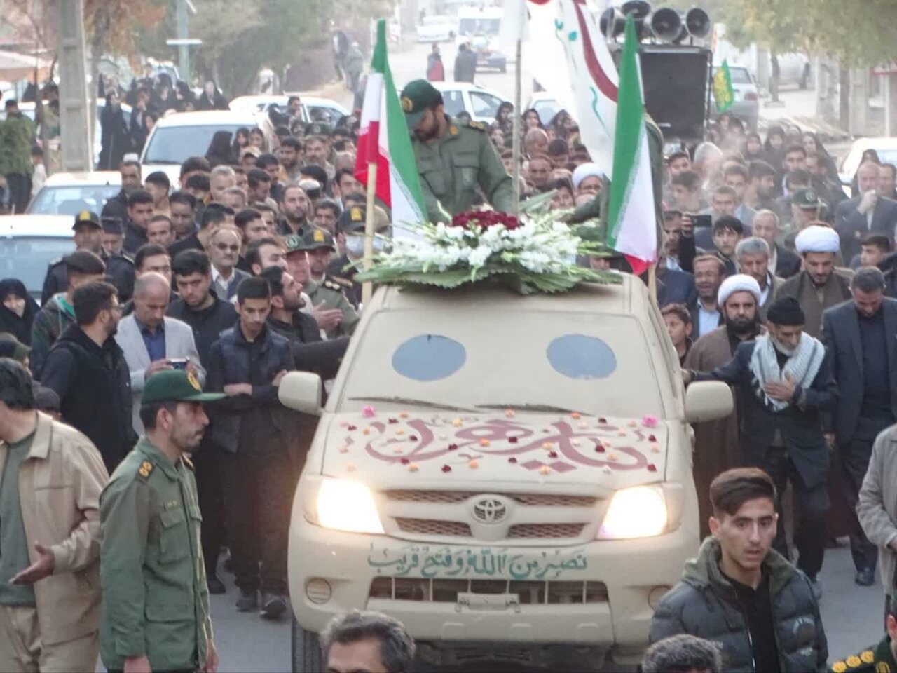 تصاویر/ استقبال باشکوه مردم ولایت مدار شهرستان چهاربرج از شهید گمنام