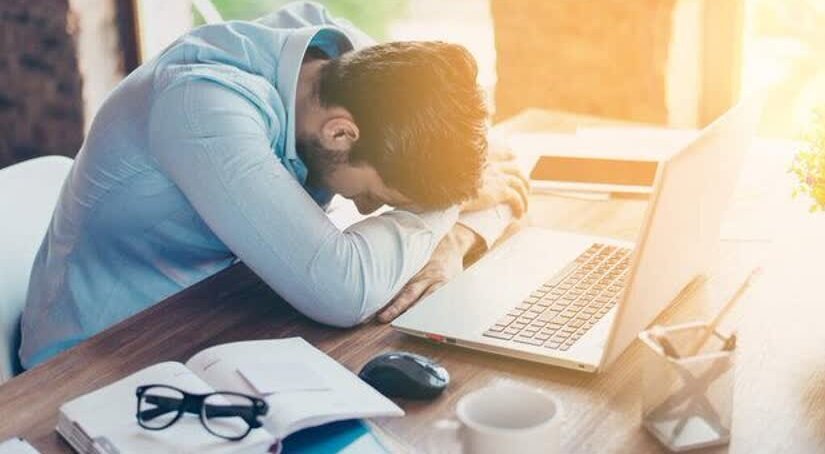 احکام شرعی | دفتر میں ڈیوٹی کے دوران آرام کرنا جائز ہے یا ممنوع؟