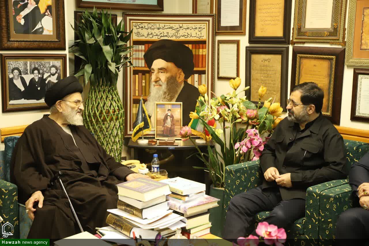 اکبر بهنام‌جو استاندار قم در حاشیه بازدید از کتابخانه بزرگ آیت‌الله مرعشی نجفی(ره)