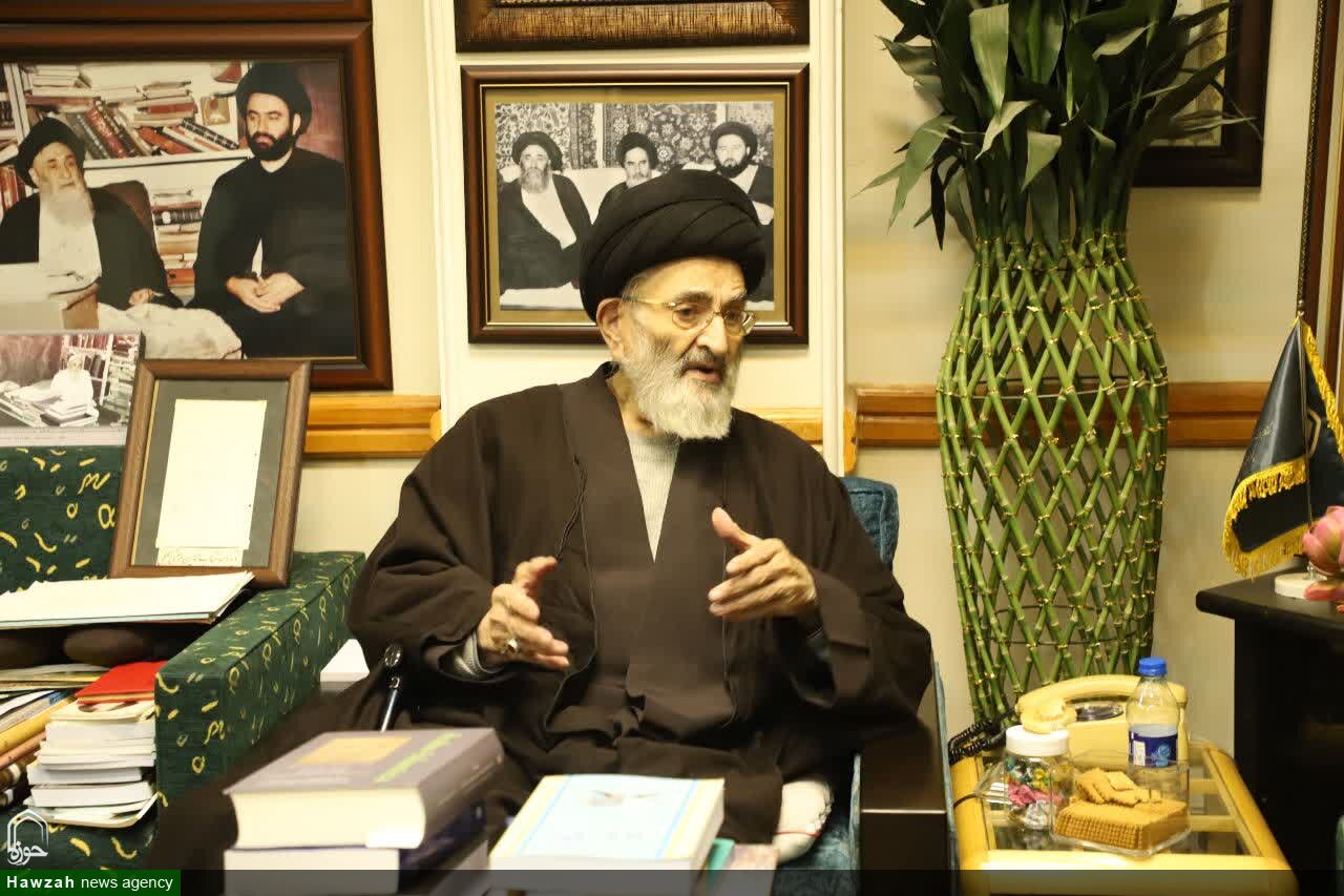 اکبر بهنام‌جو استاندار قم در حاشیه بازدید از کتابخانه بزرگ آیت‌الله مرعشی نجفی(ره)