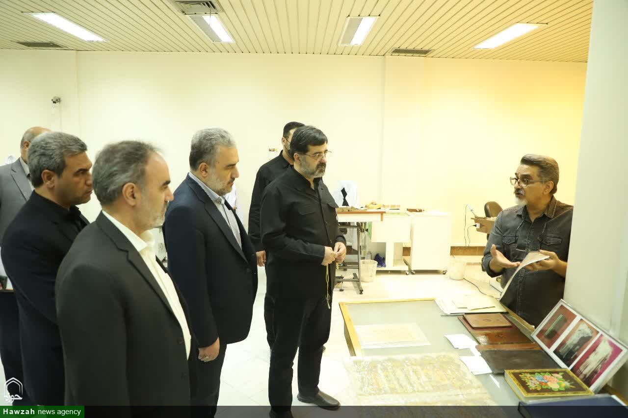 اکبر بهنام‌جو استاندار قم در حاشیه بازدید از کتابخانه بزرگ آیت‌الله مرعشی نجفی(ره)