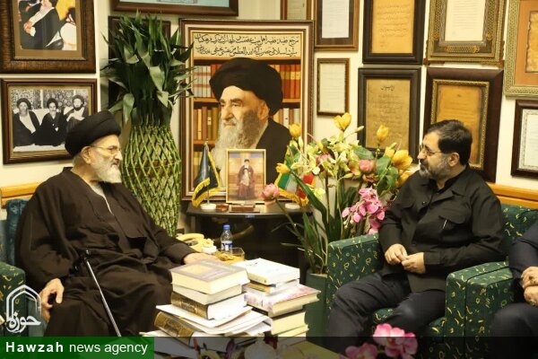 اکبر بهنام‌جو استاندار قم در حاشیه بازدید از کتابخانه بزرگ آیت‌الله مرعشی نجفی(ره)