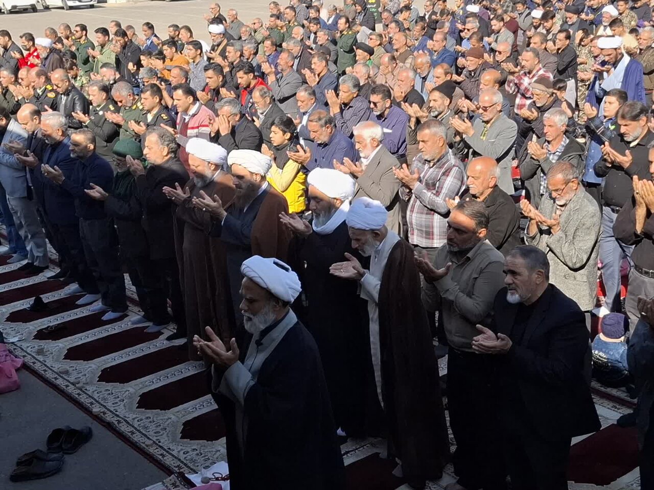 فیلم| اقامه نماز طلب باران در دارالشهدای آران و بیدگل