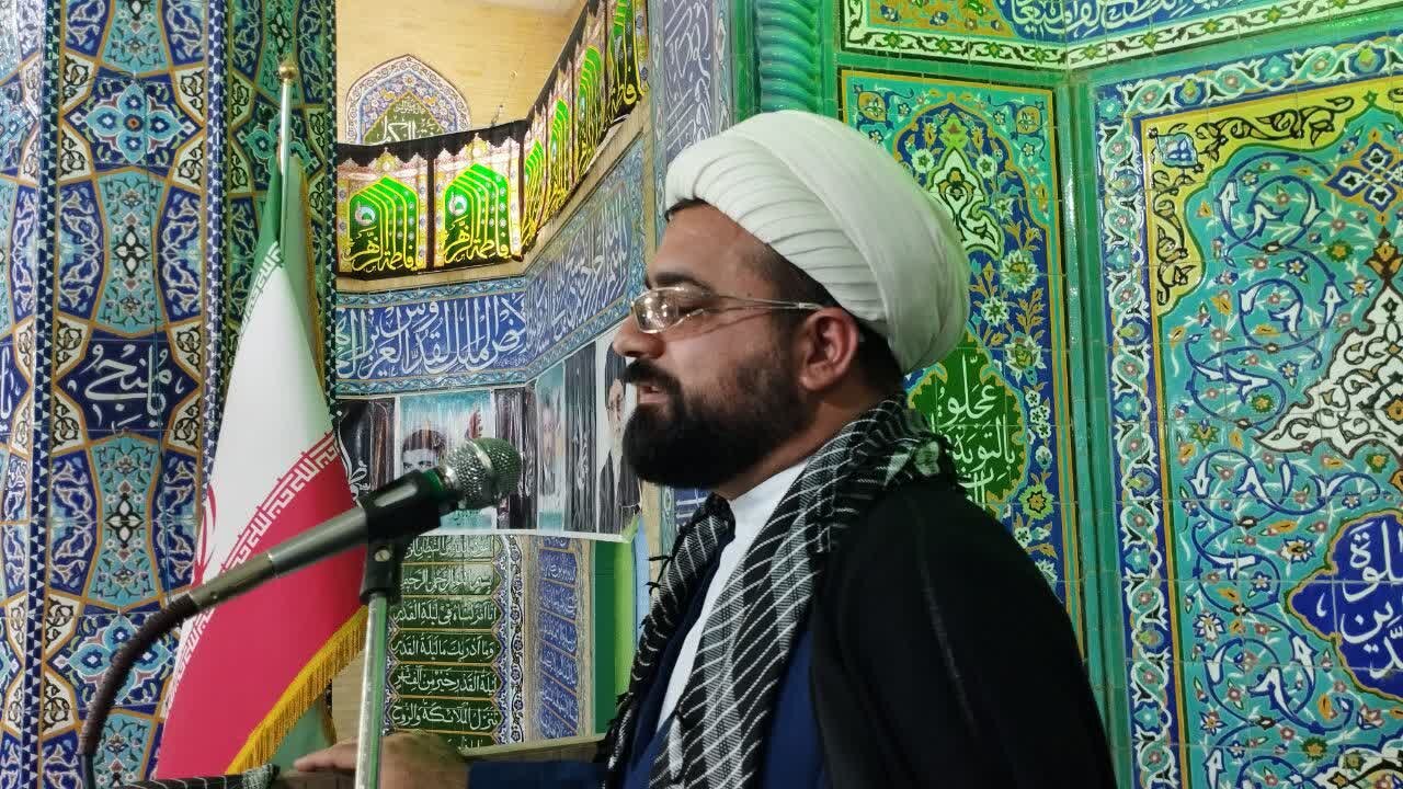 بسیجیان زهرا گونه در برابر دشمنان ایستادگی می کنند