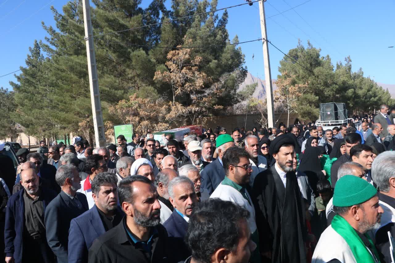 تصاویر/ تشییع پیکر پاک و مطهر شهید گمنام در شهر خرانق اردکان