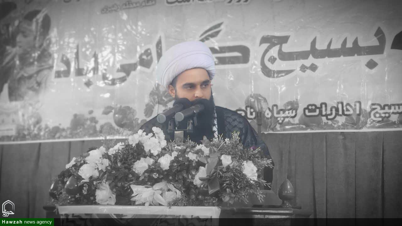 دشمنان به دنبال گرفتن قرآن و اهل‌بیت(ع) از ما هستند