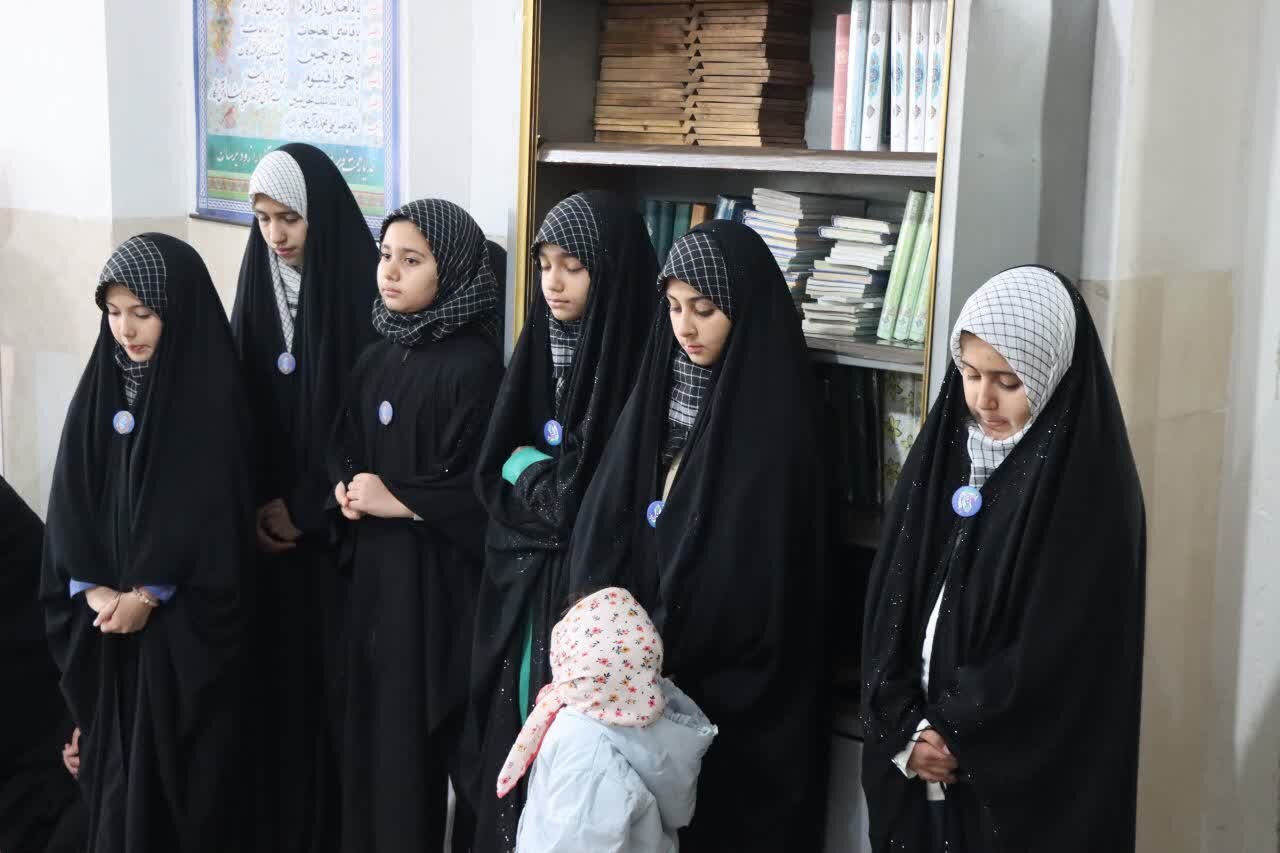 «احکام اختصاصی دختران ۱۱ تا ۱۸ ساله به زبان رسانه» بررسی شد