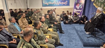 تصاویر / دیدار جمعی از بسیجیان با امام جمعه شهرستان آبیک