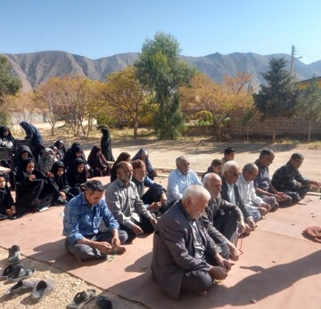 اقامه نماز باران در روستای حصن‌آباد شهرستان زرند+عکس