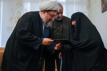 دیدار مسئولان آذربایجان‌شرقی با خانواده شهدای بسیجی