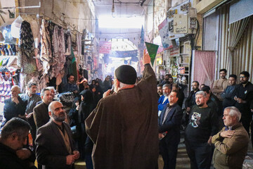 تصاویر/ مراسم چهارپایه خوانی در بازار بزرگ قم