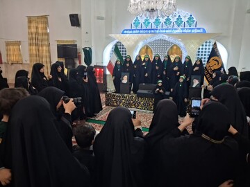 مراسم سوگواری بانوان اردو زبان در حرم مطهر رضوی در ایام فاطمیه برگزار شد