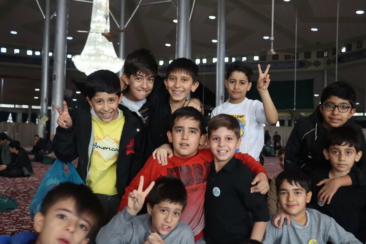 تصاویر/حضور حلقات صالحین پایگاه های بسیج شهر اراک در مصلی بیت‌المقدس