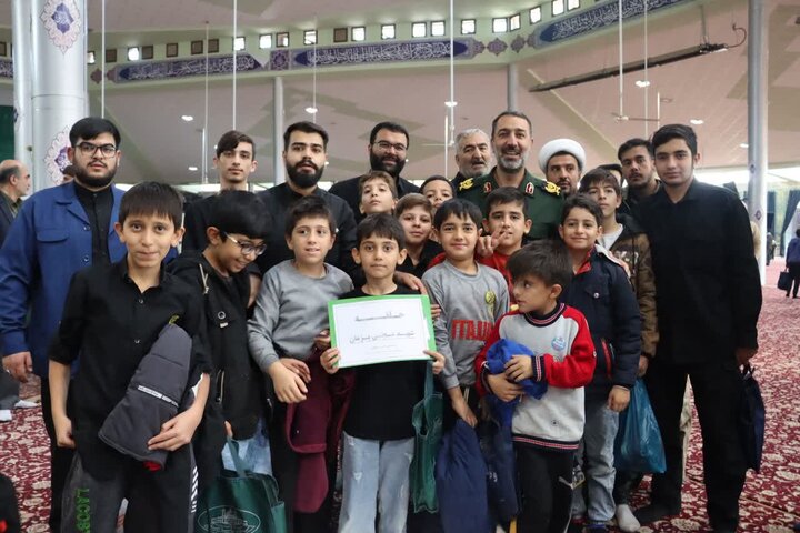 تصاویر/حضور حلقات صالحین پایگاه های بسیج شهر اراک در مصلی بیت‌المقدس