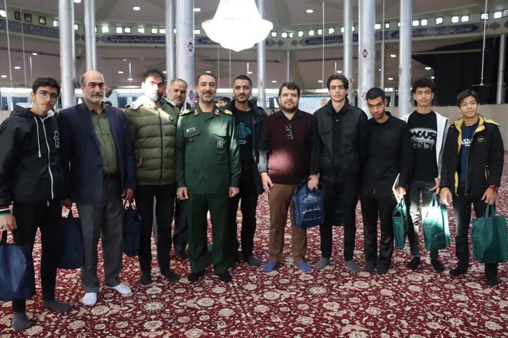 تصاویر/حضور حلقات صالحین پایگاه های بسیج شهر اراک در مصلی بیت‌المقدس