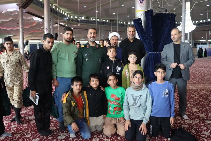 تصاویر/حضور حلقات صالحین پایگاه های بسیج شهر اراک در مصلی بیت‌المقدس