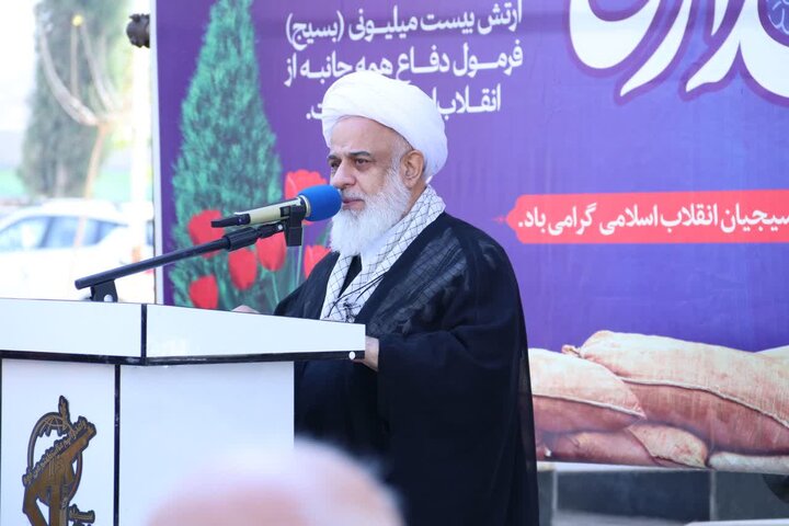 تصاویر / دیدار جمعی از بسیجیان با امام جمعه شهرستان آبیک