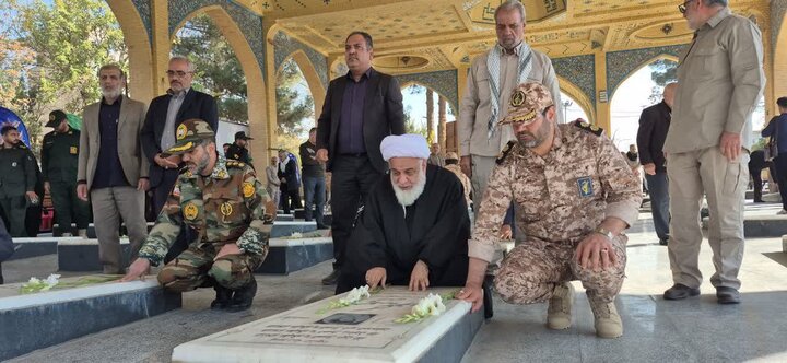 تصاویر / دیدار جمعی از بسیجیان با امام جمعه شهرستان آبیک