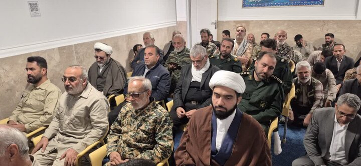 تصاویر / دیدار جمعی از بسیجیان با امام جمعه شهرستان آبیک