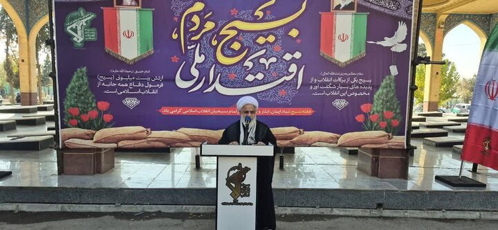 تصاویر / دیدار جمعی از بسیجیان با امام جمعه شهرستان آبیک